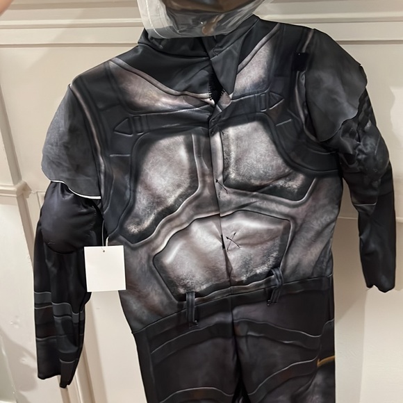 NEW Batman 7 Piece Costume.  Size Medium 8/10 - Picture 5 of 9